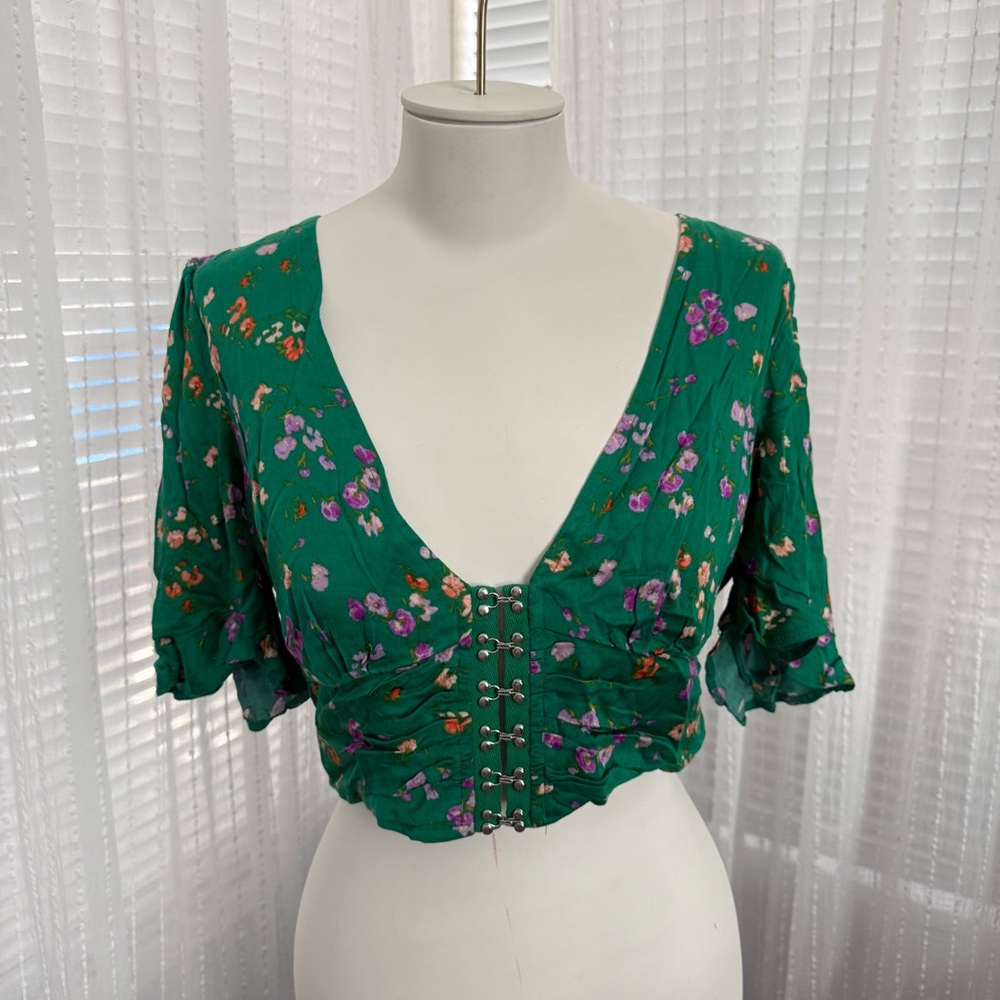 Urban Outfitters Green Floral V-Neck Hook-Front Crop Top Size M